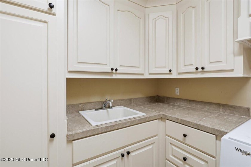Welcome to Victoria Park, a gated community conveniently located - photo 31