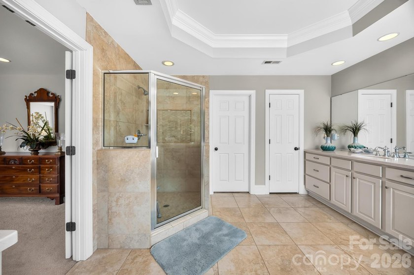 Welcome home to this stunning, all-brick custom-built residence - photo 33