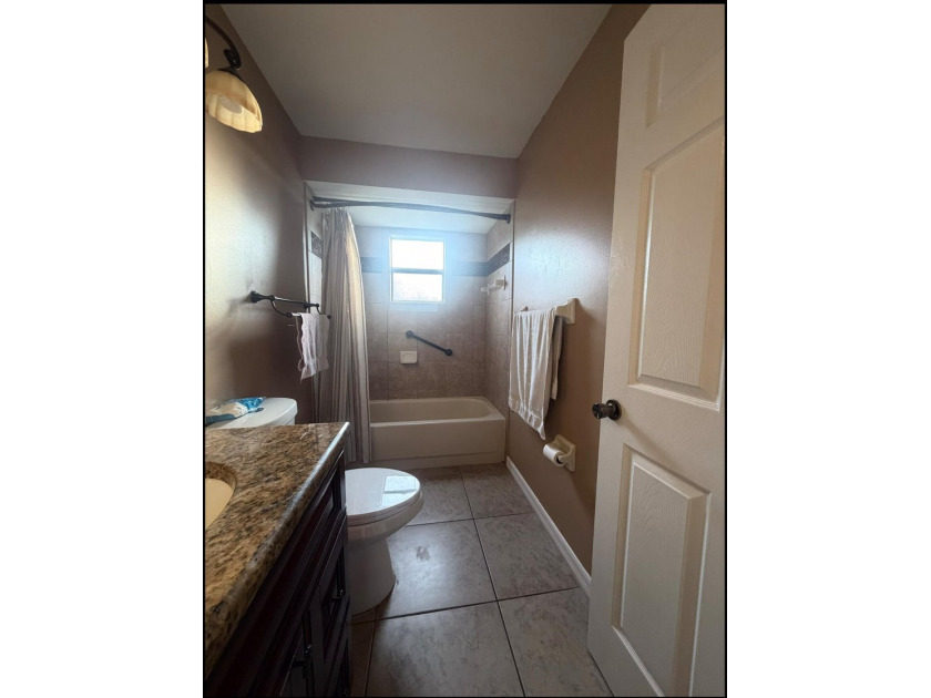 Beautiful and spacious 3 bedroom, 2 bath home with a 2 car - photo 35