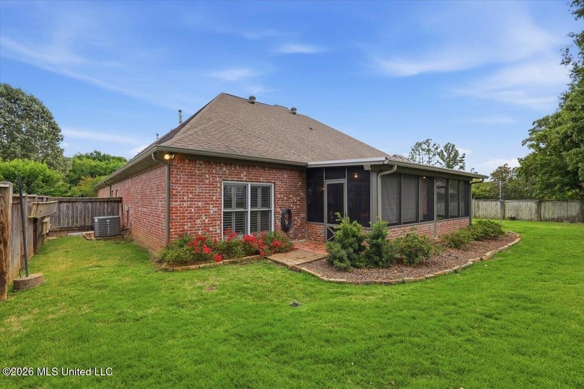 Welcome to Victoria Park, a gated community conveniently located - photo 45
