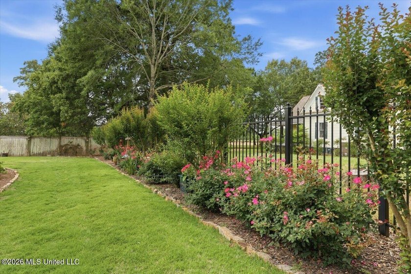 Welcome to Victoria Park, a gated community conveniently located - photo 46