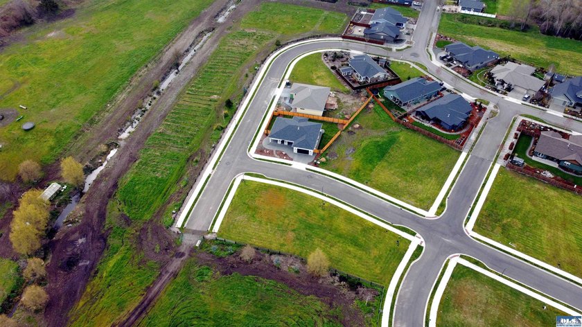 Discover Willow Creek Manor in the heart of the famous Sequim - photo 5