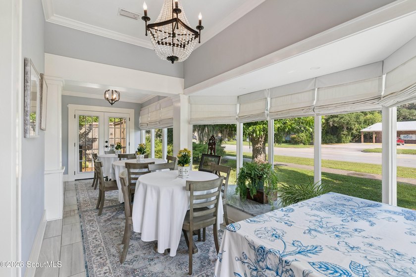 Exceptional opportunity to own a beautifully renovated, turnkey - photo 2