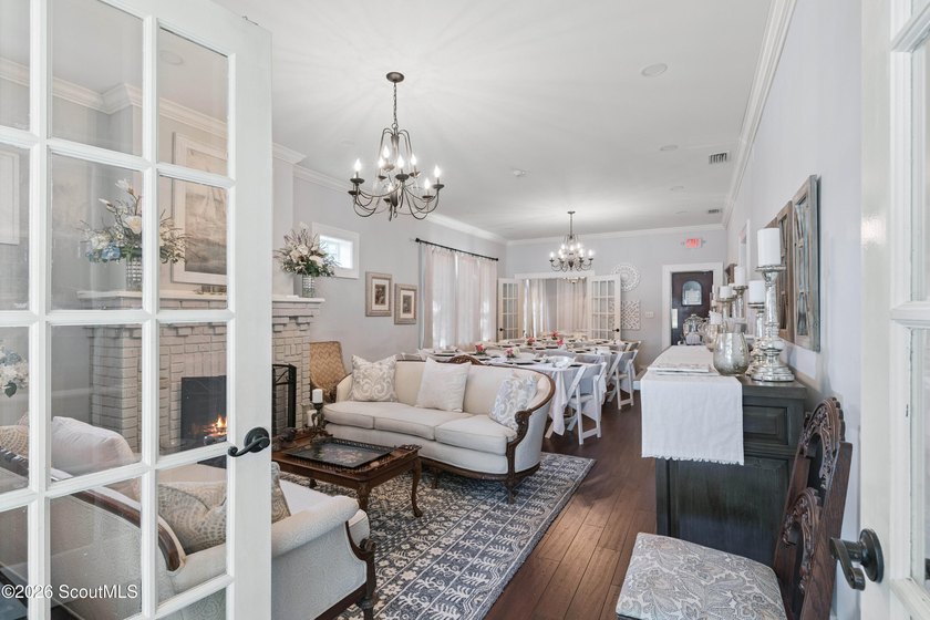 Exceptional opportunity to own a beautifully renovated, turnkey - photo 4