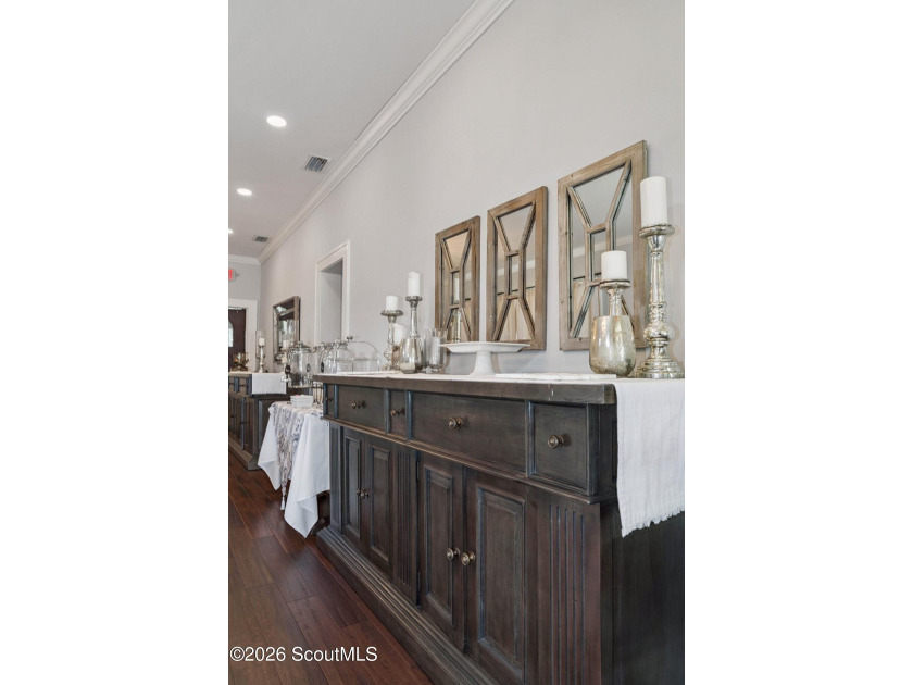 Exceptional opportunity to own a beautifully renovated, turnkey - photo 7