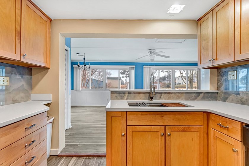 Renovated 4 Bedroom cottage in Rappahannock River Estates! Only - photo 15