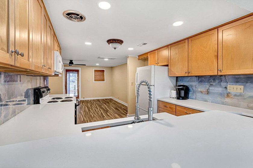 Renovated 4 Bedroom cottage in Rappahannock River Estates! Only - photo 17
