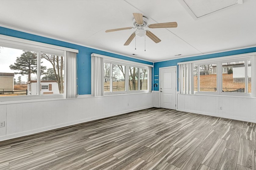Renovated 4 Bedroom cottage in Rappahannock River Estates! Only - photo 21