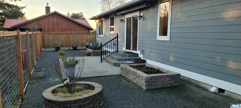 SELLER IS OFFERING FIVE THOUSAND DOLLARS TOWARD BUYERS CLOSING - photo 24