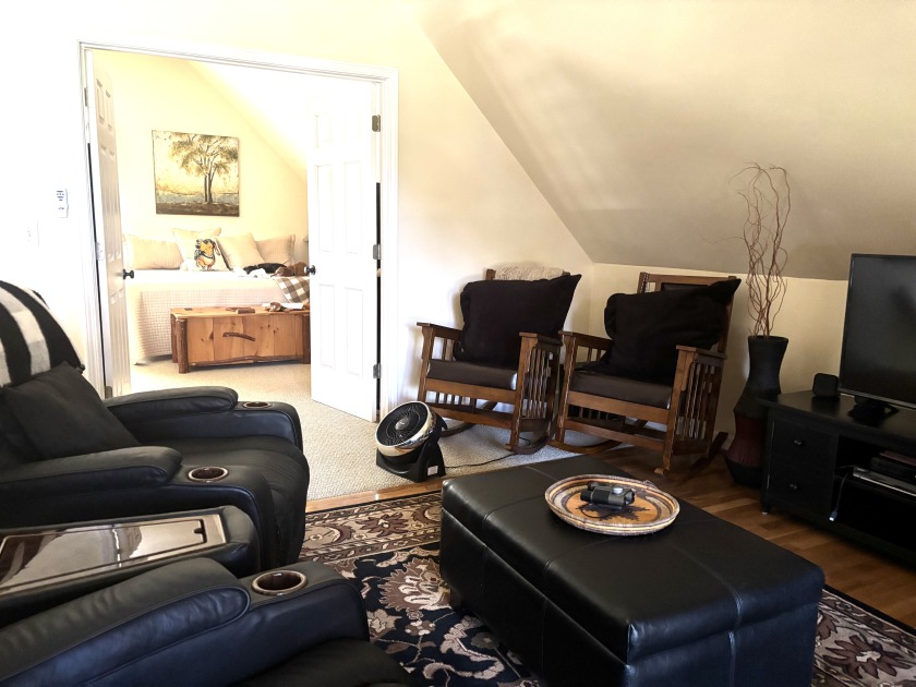 Huge Loft outside Primary Suite with Surround Sound and plenty of room for an extra guest(s) - photo 12