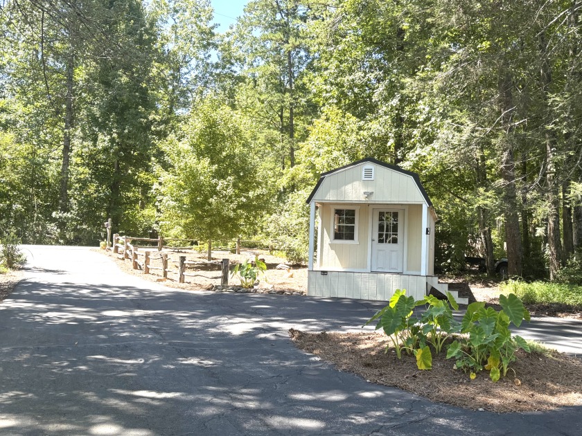 Plenty of storage space and a huge lot with plenty of parking - photo 19
