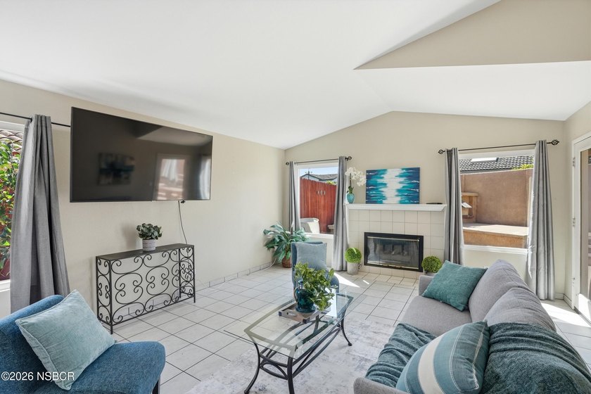 Welcome to easy living in this charming single-story home - photo 7