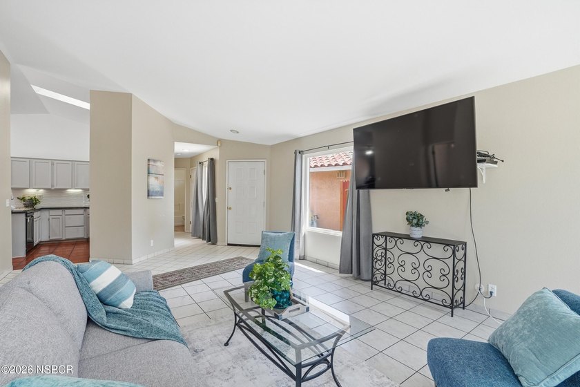 Welcome to easy living in this charming single-story home - photo 8