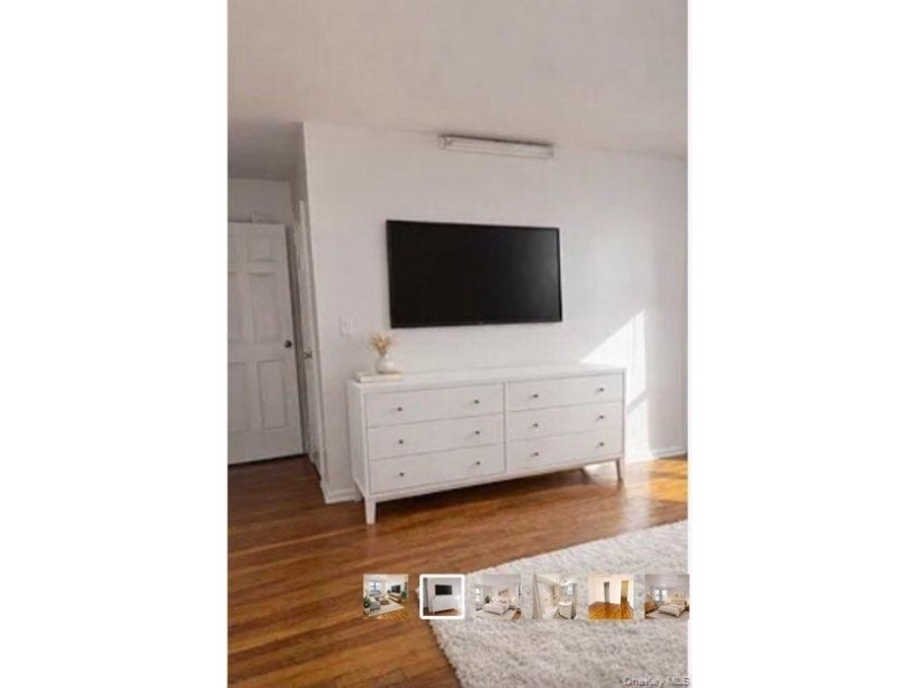 This apartment is a corner unit. Very bright, sunny, big. It has - photo 2