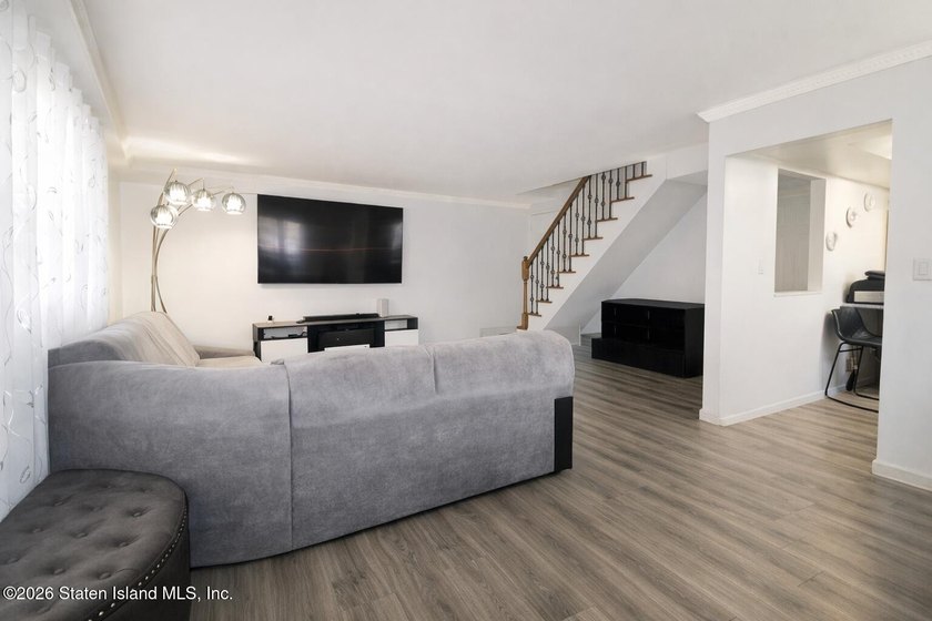 GORGEOUS BIG 3 BEDROOM 2 BATHROOM END UNIT CONDO. IT'S AN - photo 3