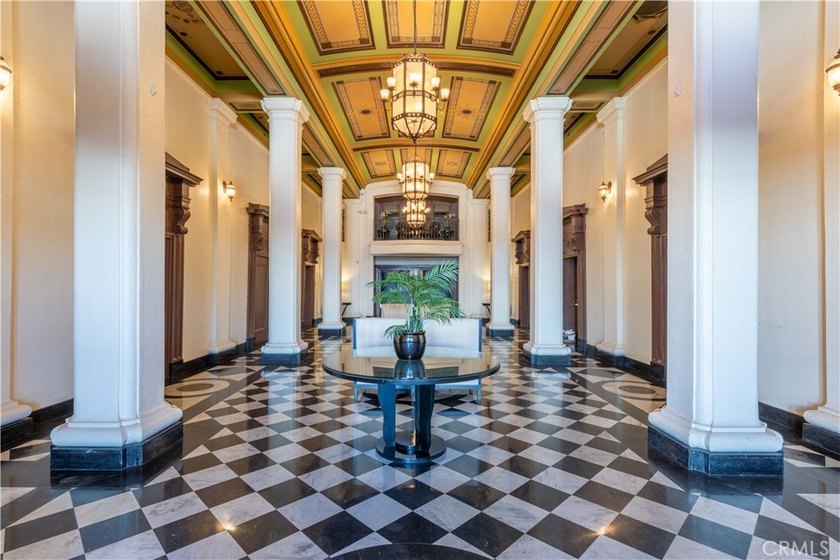 The iconic Temple Lofts complex delivers the original - photo 7