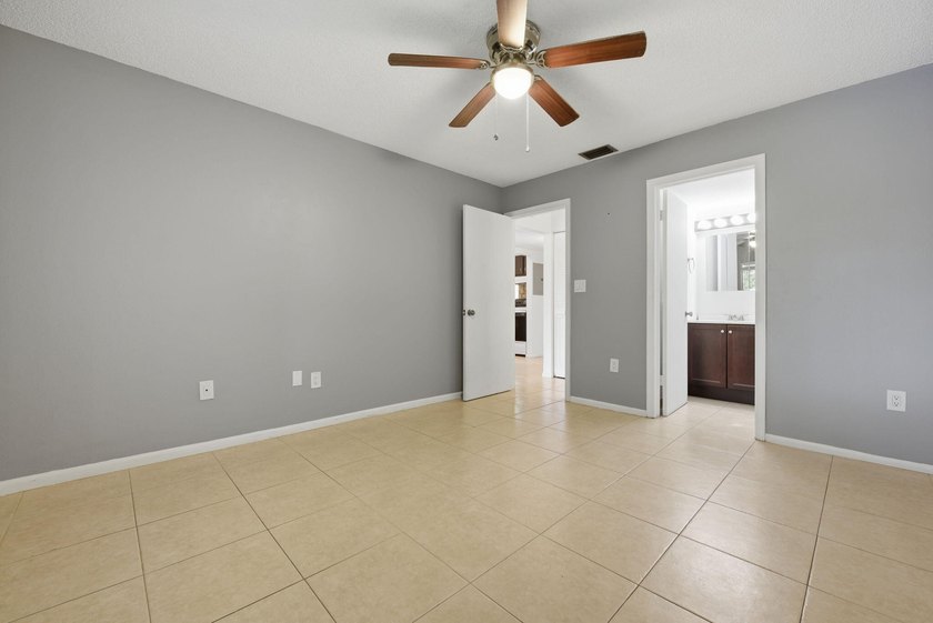 Freshly painted and exceptionally maintained, this bright and - photo 14