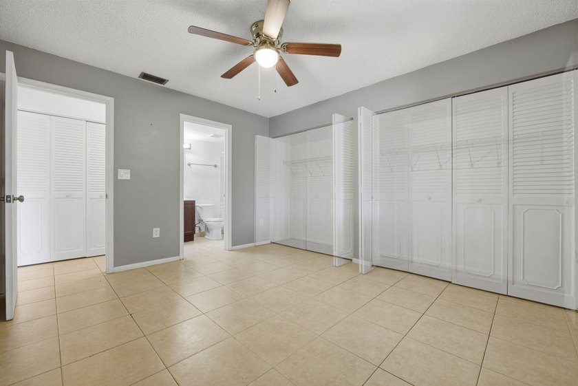 Freshly painted and exceptionally maintained, this bright and - photo 16
