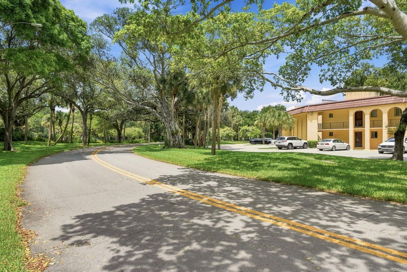 Freshly painted and exceptionally maintained, this bright and - photo 19