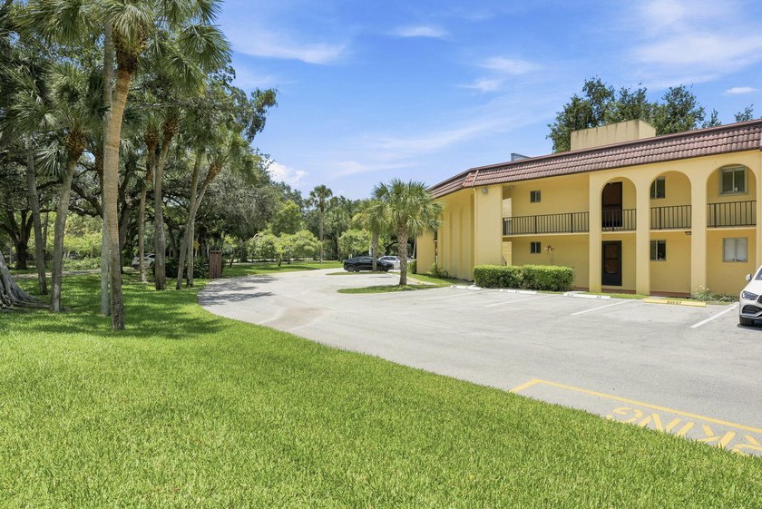 Freshly painted and exceptionally maintained, this bright and - photo 20