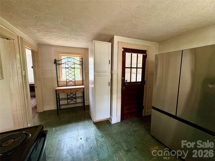 Just hit the market and has SO much potential! Come live, work - photo 6