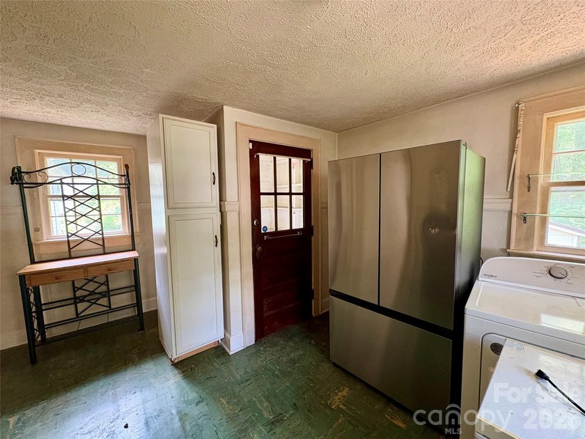 Just hit the market and has SO much potential! Come live, work - photo 10