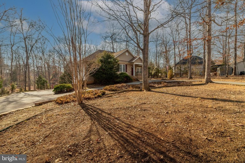 Priced almost $45,000 below Current Tax Assessment!! Come Home - photo 4