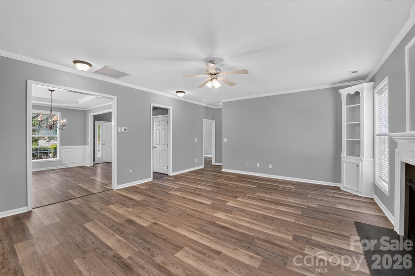 Well-maintained and move-in ready, this 5-bedroom, 2.5-bath - photo 4