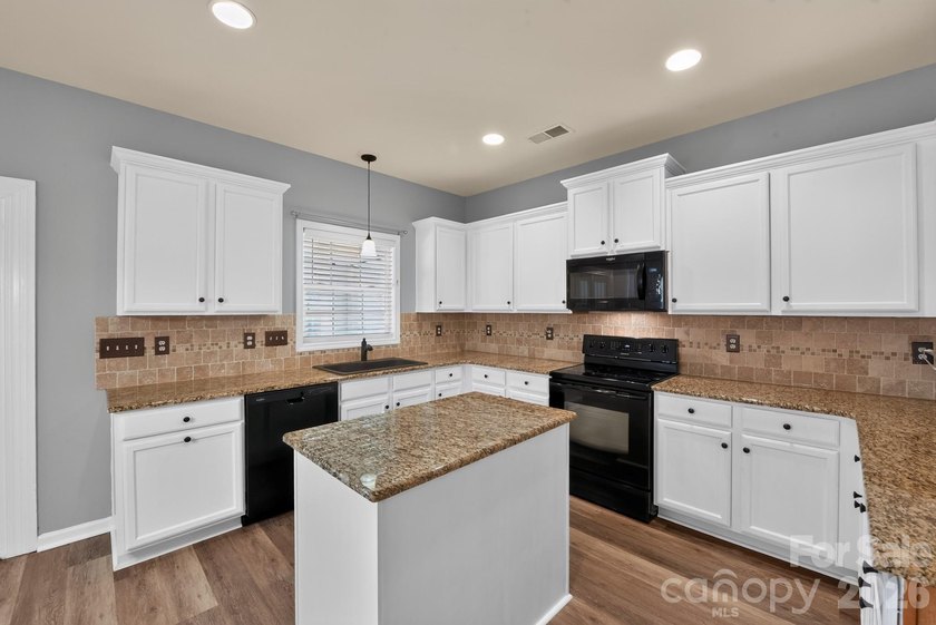Well-maintained and move-in ready, this 5-bedroom, 2.5-bath - photo 5