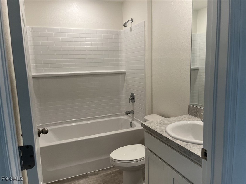 READY NOW! MOVE IN READY!! The FOXTAIL floor plan has three - photo 4