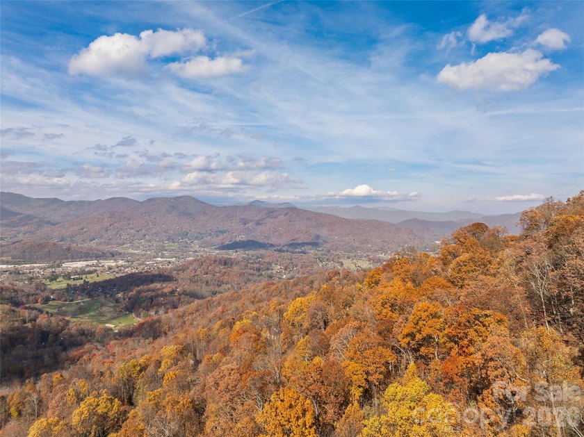 Discover a rare opportunity to build your dream mountain estate - photo 3
