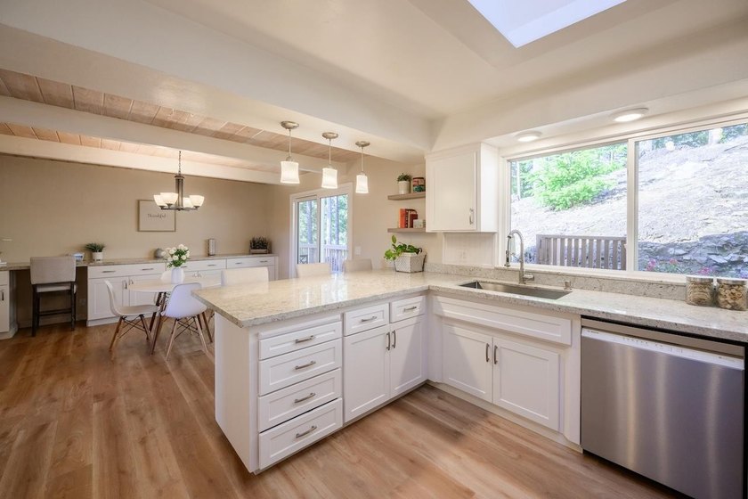 Beautifully updated custom home with breathtaking valley and - photo 28