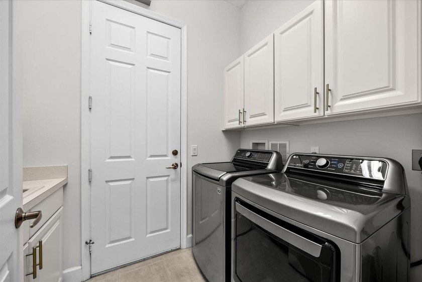 Welcome to this beautifully maintained 3/2.5 home offering - photo 32