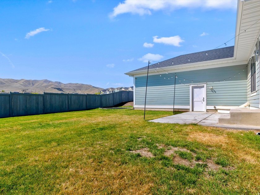 SELLER is OFFERING $8,000 toward CLOSING COSTS when you use our - photo 36
