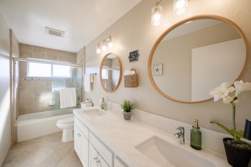 Beautifully updated custom home with breathtaking valley and - photo 44