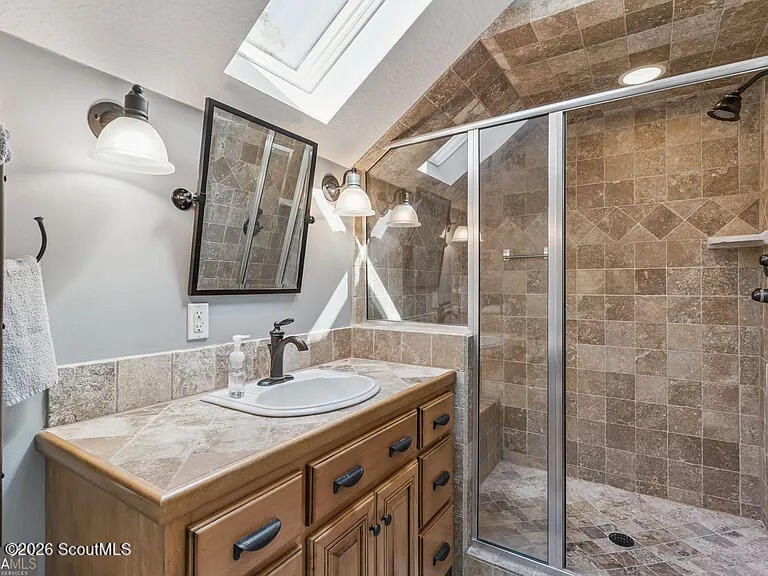 Immaculate and beautifully appointed, this luxury residence - photo 50