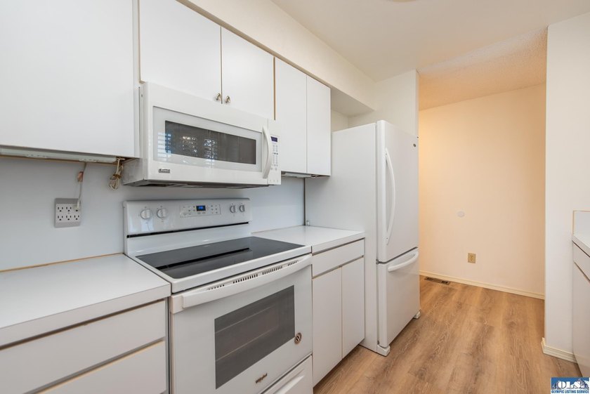 Single-level 2 bedroom, 2 bath condo with no age restriction in - photo 6
