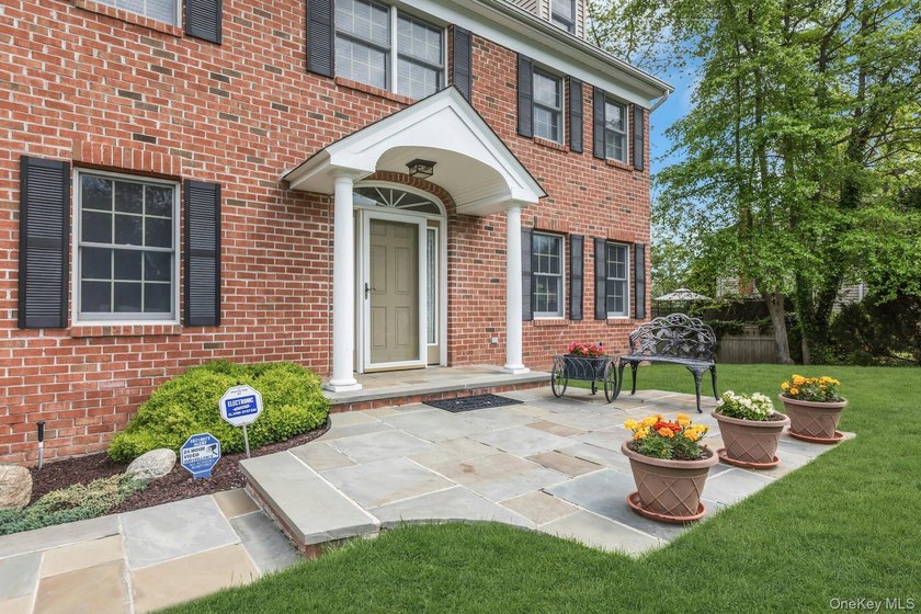 Welcome To This Spacious &amp; Well-Maintained Idle Hour Colonial - photo 3
