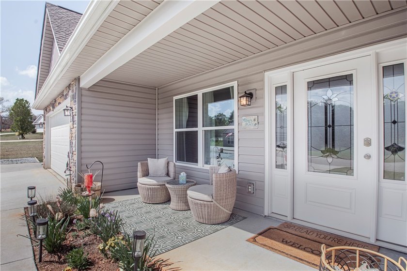COZY in the COUNTRY! This home is immaculate and has so many - photo 4