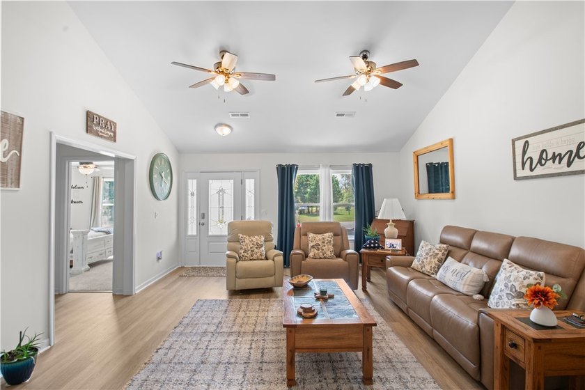 COZY in the COUNTRY! This home is immaculate and has so many - photo 10