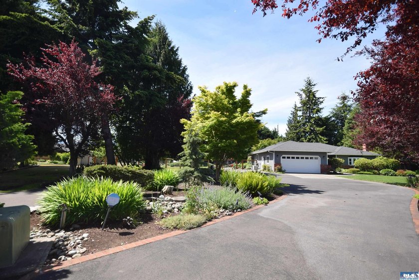 Experience the perfect blend of privacy, luxury, and outdoor - photo 3