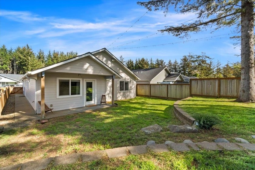 Live just steps from the ocean in the thoughtfully built - photo 11