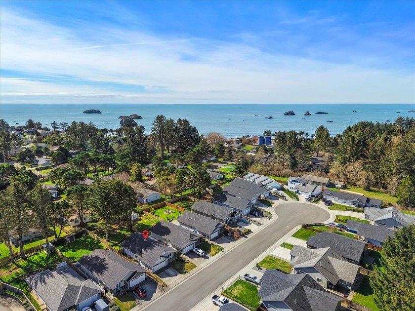 Live just steps from the ocean in the thoughtfully built - photo 32