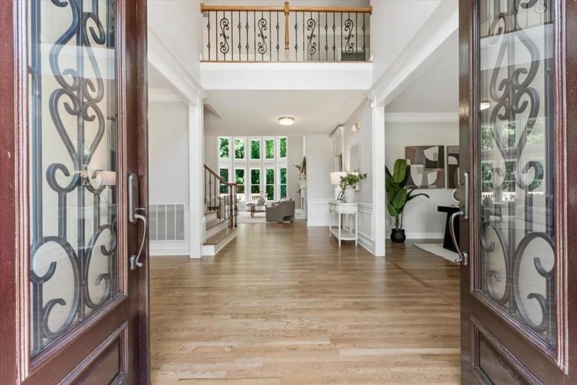 Welcome home to this stunning brick traditional nestled in the - photo 9