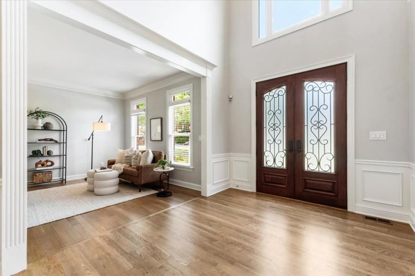 Welcome home to this stunning brick traditional nestled in the - photo 10