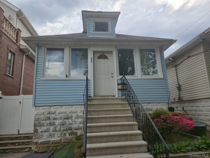Charming two bedroom, one bath home featuring bright living - photo 4