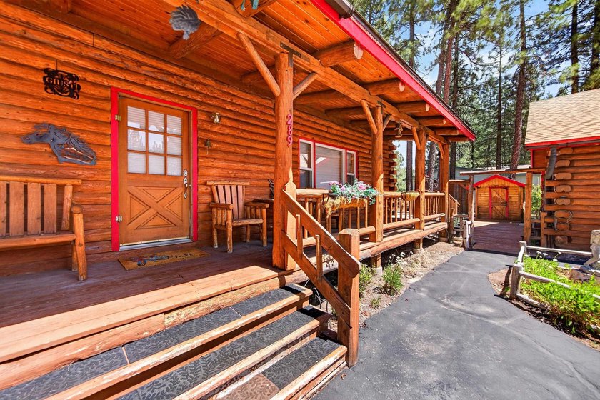 Absolutely beautiful log home in Chester. Every detail - photo 2