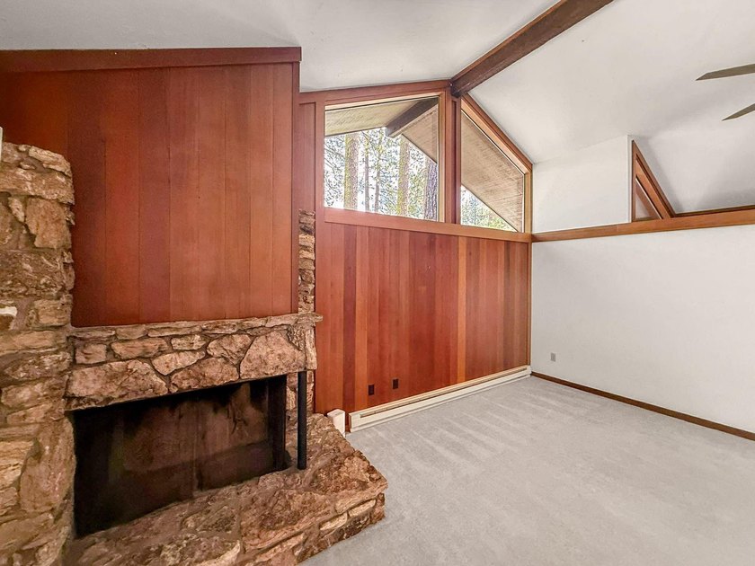Welcome to easy mountain living in the heart of Graeagle. This - photo 5