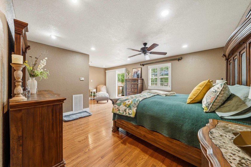 Welcome to this spectacular 5 Bedroom, 3.5 Bath custom home - photo 17
