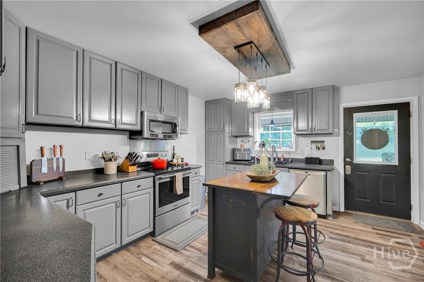 Looking for peaceful country living with room to spread out? - photo 17